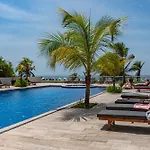 Morros 3 - Beachfront Apartment